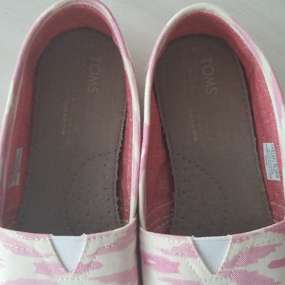 Tom's Pink and White Tribal - Picture 2 of 7